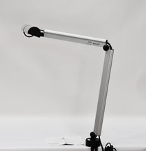 Laden Sie das Bild in den Galerie-Viewer, Waldmann Arbeitsplatzleuchte, Labor Tischlampe Porsche Design
